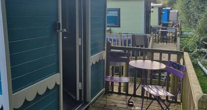 Glamping Hut - Riverview 3