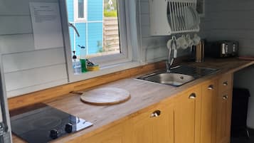 Fridge, microwave, stovetop, toaster