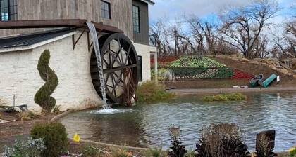 Pool, Horse Stall, BBQ at Tiny Cowboy Stay