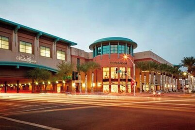 F. Central Scottsdale Suite Close to dining & more