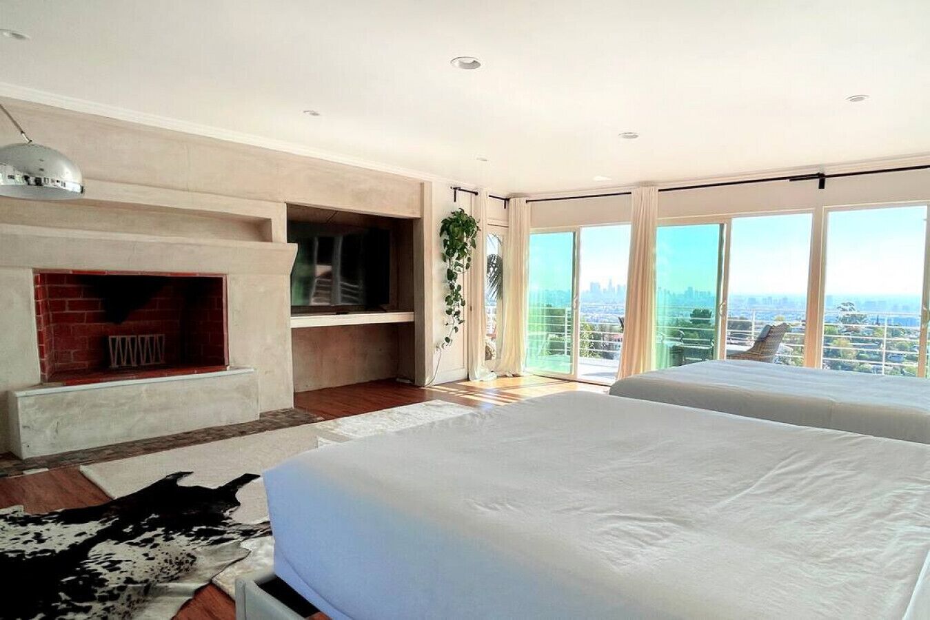 Hollywood Hills Penthouse - Sweeping Views