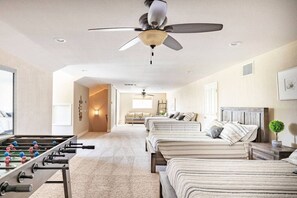 6 bedrooms, desk, iron/ironing board, WiFi