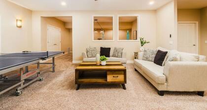 Bollinger Villa |sleeps 22| EV| Hot Tub| Fire Pit