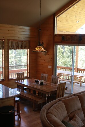 Dining - Luxury Cabin Ridge Top View in the Pines 5 queen beds (Duck Creek Village)