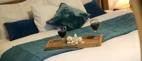 4 habitaciones, tabla de planchar con plancha, wifi y ropa de cama