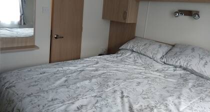 Lovely 2-Bed Caravan in Lymington
