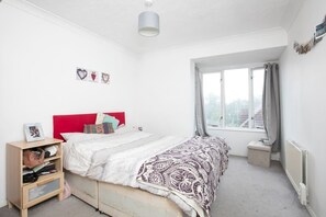 3 多间卧室、熨斗/熨衣板、WiFi、床单