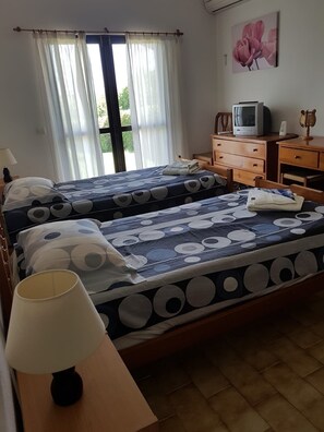 4 室のベッドルーム、アイロン / アイロン台、WiFi、ベッドシーツ