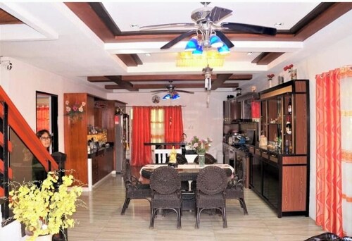 4 bedroom house 15 minutes drive to Villa Escudero
