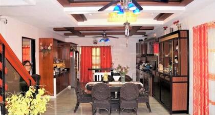 4 bedroom house 15 minutes drive to Villa Escudero