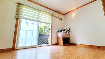 Standard Room | Free WiFi, bed sheets