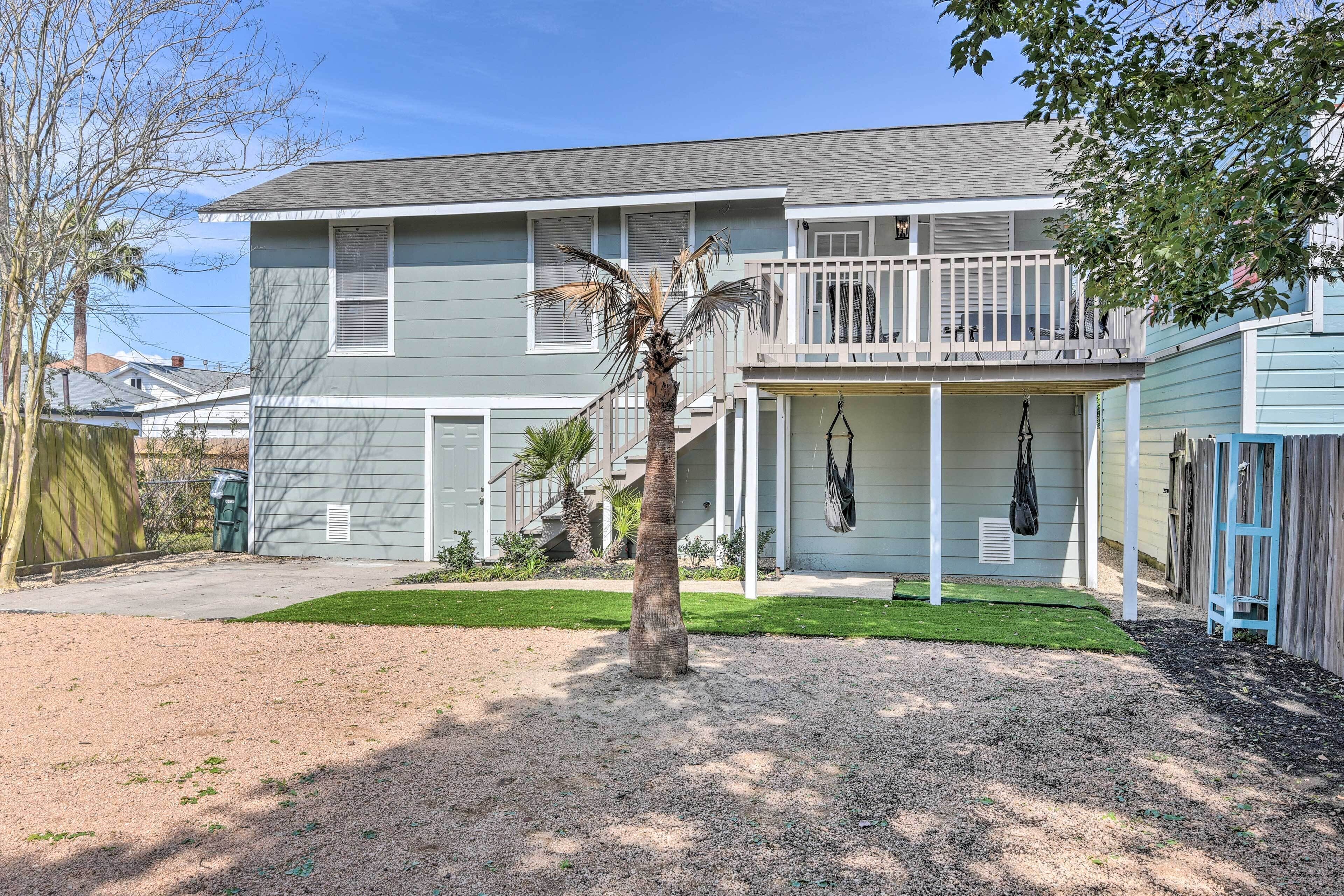 Coastal Galveston Retreat < 1 Mi to Beaches!