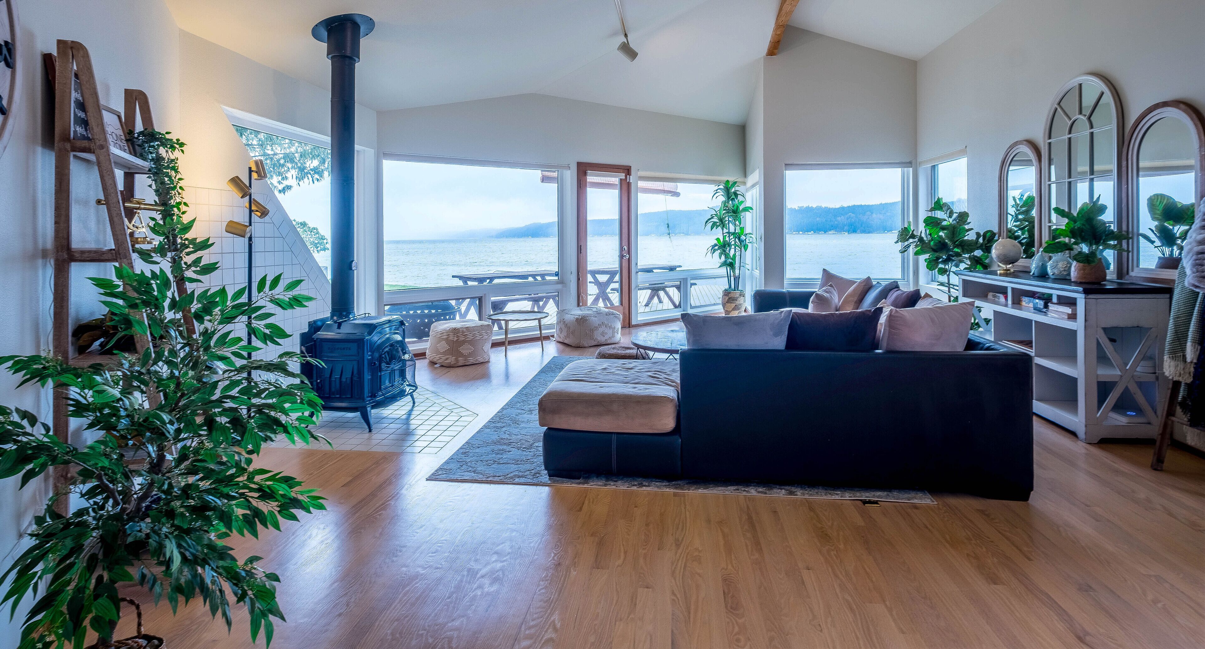 Comfy & Cozy 3 Bedrooms on Belfair Waterfront