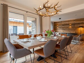 Dining - Luxurious chalet with sauna (Kreischberg)