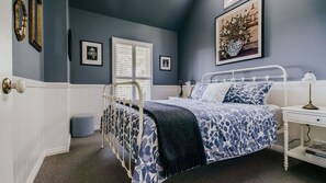 1 habitación, tabla de planchar con plancha, wifi gratis y ropa de cama