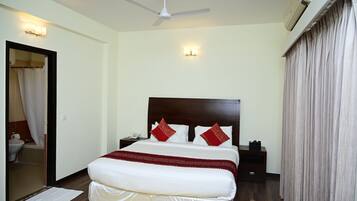 Club Double or Twin Room | Premium bedding, desk, soundproofing, iron/ironing board (on request)