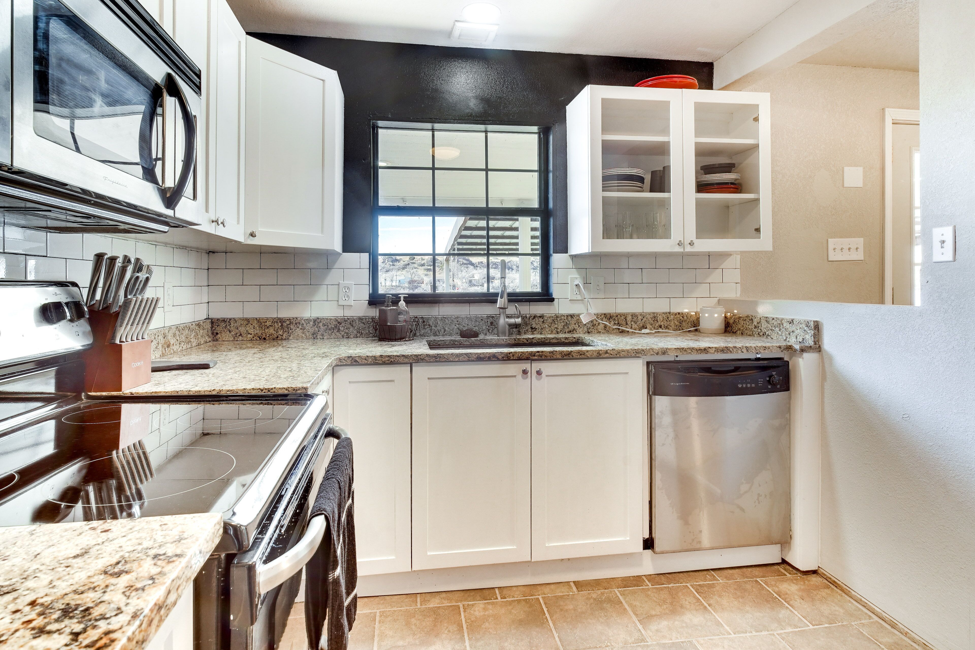 Updated Buffalo Springs House on the Lake!