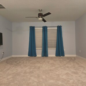 Interior - Charming 2-bedroom house in serene Saint Cloud with AC, WiFi (Saint Cloud)