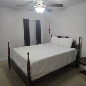 Room - Charming 2-bedroom house in serene Saint Cloud with AC, WiFi (Saint Cloud)