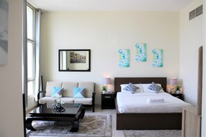 Interior - IRN - Spacious Studio in Discover Garden (Dubai)