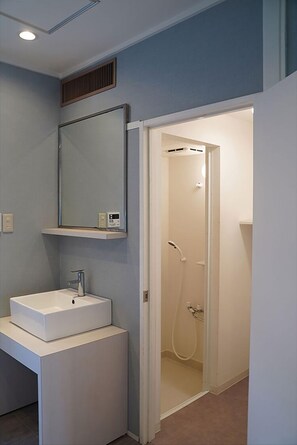 Free toiletries, towels