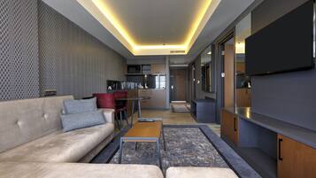 Suite, 2 Bedrooms, Non Smoking, Kitchenette (Vista) | Private kitchenette | Mini-fridge, microwave, stovetop, electric kettle