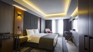 Superior-rum | Sängtillbehör av högsta kvalitet och värdeförvaringsskåp på rummet