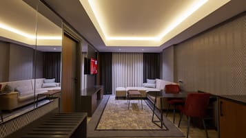 Rom – junior | Sengetøy av topp kvalitet, safe på rommet og skrivebord