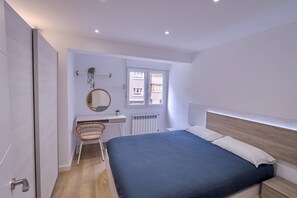 3 chambres, bureau, Wi-Fi gratuit, draps fournis