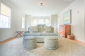Interior - Lamplight Carriage House by Lucky Savannah (Savannah)