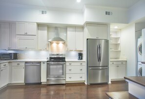 Condo, 2 Bedrooms | Private kitchen