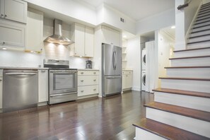 Condo, 2 Bedrooms | Private kitchen