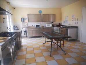 Fridge, microwave, oven, stovetop - Independent residence sleeps 32 (Croisilles)