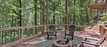 Smoky Mountains Leicester Home w/ Deck!