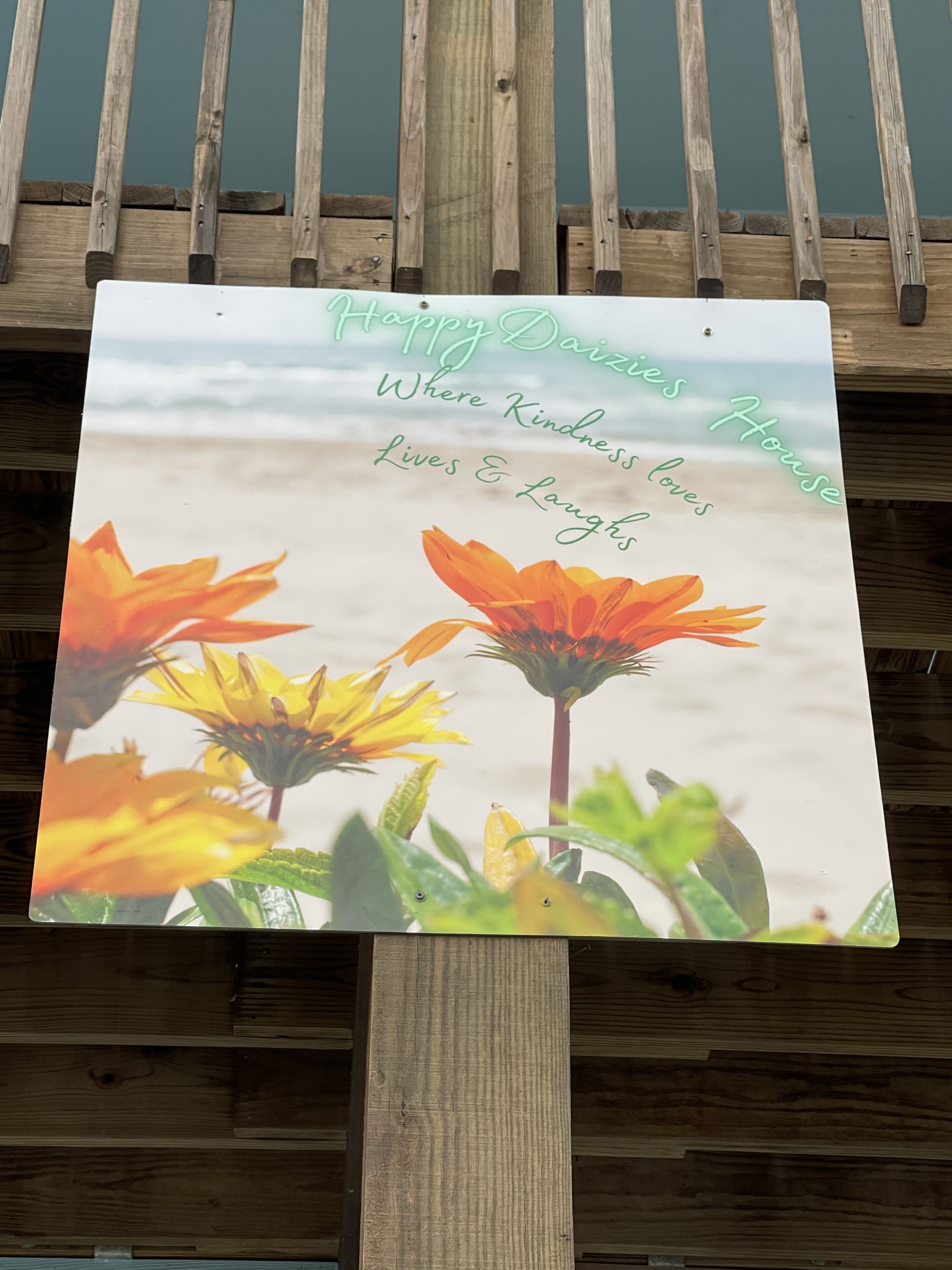 Custom/cozy- beach house, walking distance to beach and everything you need.