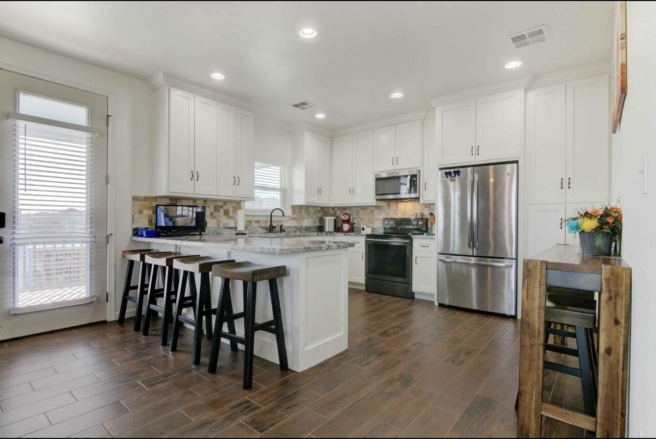 Custom/cozy- beach house, walking distance to beach and everything you need.