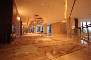 A spacious corridor with a polished floor, large windows, and a modern ceiling design. - Doreen Hotel (Lianshui)