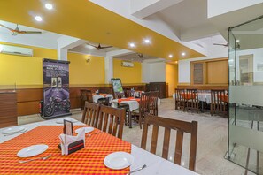 Restaurant - Hotel Siddharth Paradise (Dehradun)