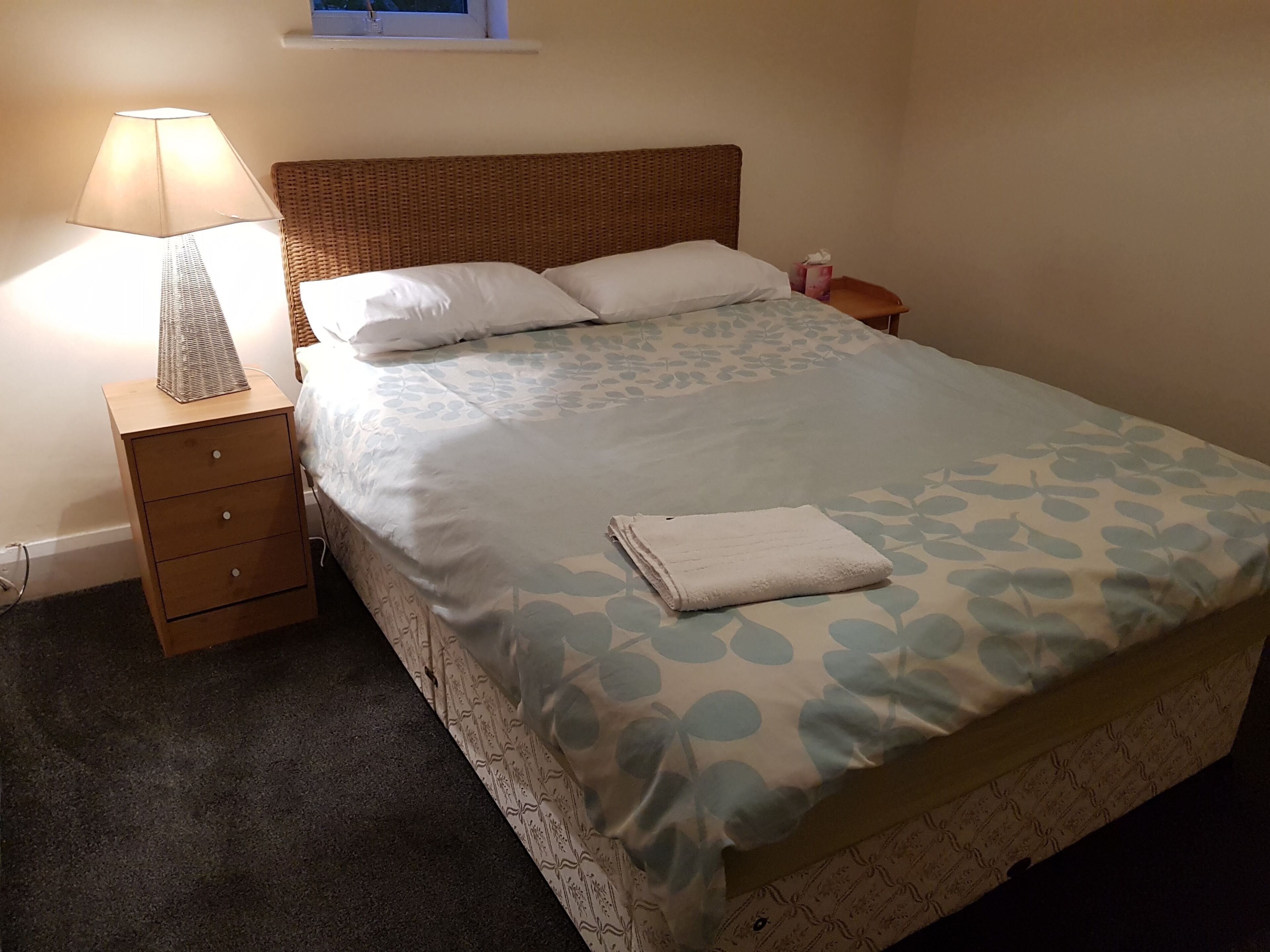 Habitación Premier, 1 cama King size, para no fumadores, 2 baños | Camas con efecto memoria y cortinas blackout 