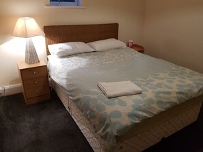 Premier Room, 1 King Bed, Non Smoking, 2 Bathrooms | Memory-foam beds, blackout curtains, iron/ironing board, free WiFi
