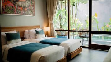 Habitación Deluxe, piscina privada | Ropa de cama de alta calidad, minibar, caja fuerte y escritorio