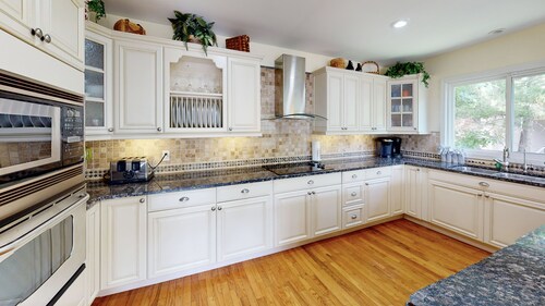 Shelter Cove - Impressive house w/ private dock