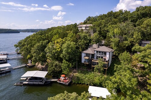 Shelter Cove - Impressive house w/ private dock
