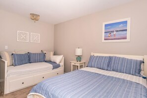 3 habitaciones, tabla de planchar con plancha, wifi y ropa de cama 