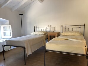 2 Schlafzimmer, Schreibtisch, Bügeleisen/Bügelbrett, kostenloses WLAN