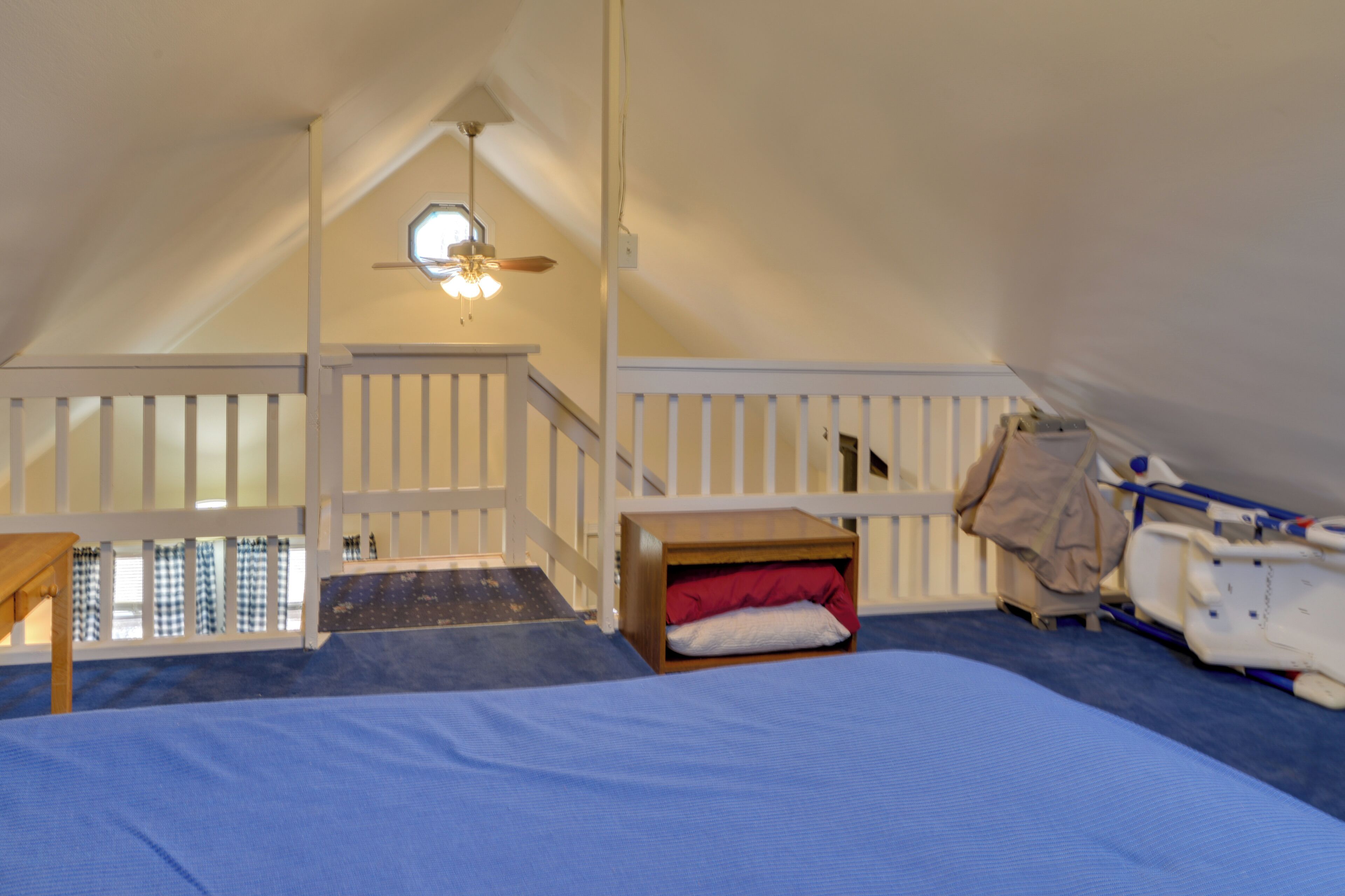 1 bedroom, travel crib, bed sheets