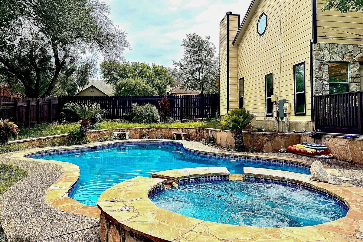 San Antonio Home w/ Pool & Hot Tub Near SeaWorld!
