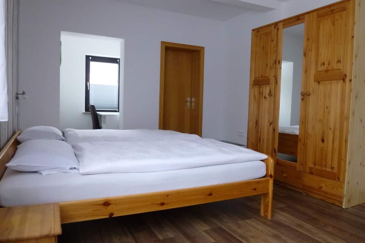 Double Room | Desk, soundproofing, free WiFi, bed sheets