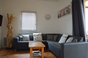 Téléviseur, table de ping-pong