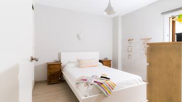 3 dormitorios, tabla de planchar con plancha, wifi gratis y ropa de cama